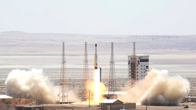 Иран готовится к запуску спутника, игнорируя угрозы США