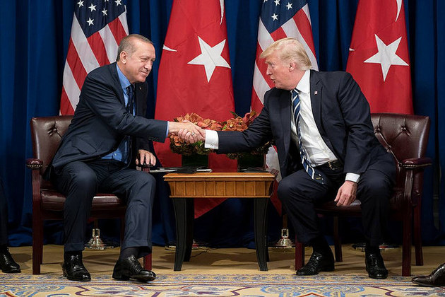 Эрдоган и Трамп провели переговоры по телефону