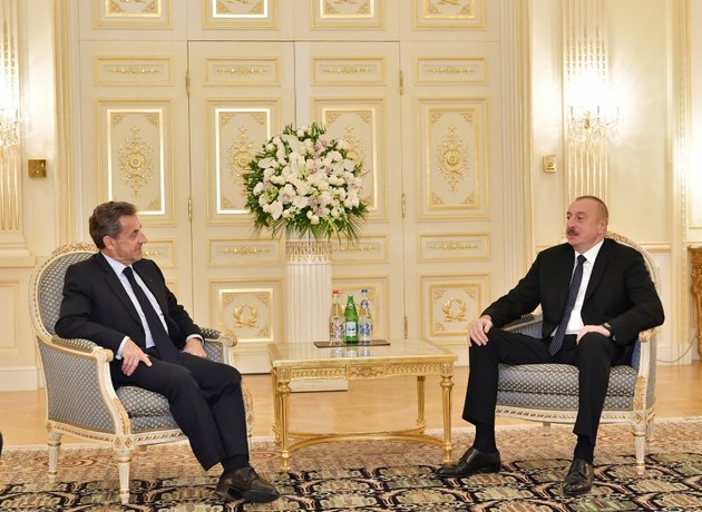Ильхам Алиев провел переговоры с экс-президентом Франции Николя Саркози 