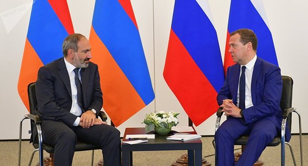 Медведев провел телефонные переговоры с Пашиняном 