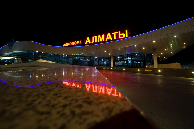 Казахстанец пытался улететь в Таиланд как сотрудник аэропорта Алматы