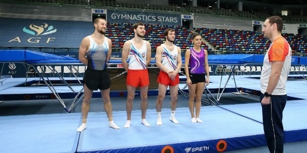 Азербайджанские гимнасты продолжают активно готовиться к Кубку мира по прыжкам на батуте