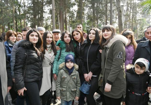 Мехрибан Алиева встретилась с жителями Гянджи в парке культуры и отдыха "Хан багы"