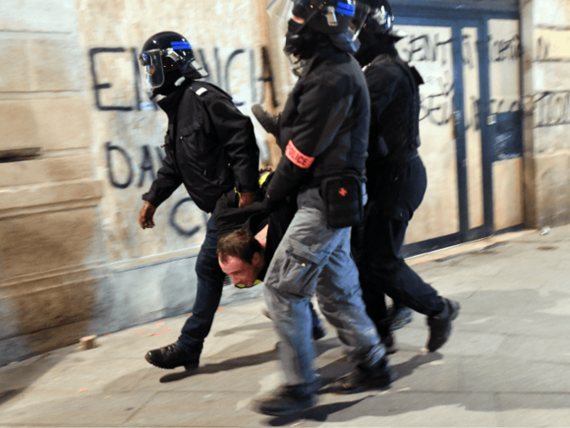 Европарламент осудил насилие со стороны французской полиции