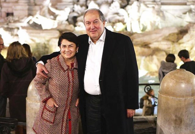 Президент Армении поздравил женщин 8 Марта душевной фотографией с женой
