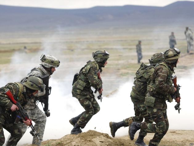 Азербайджан начнет многотысячные армейские учения