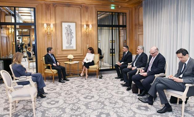 Мехрибан Алиева в Париже встретилась с руководством Rothschild Global Financial Advisory и SUEZ Groupe 
