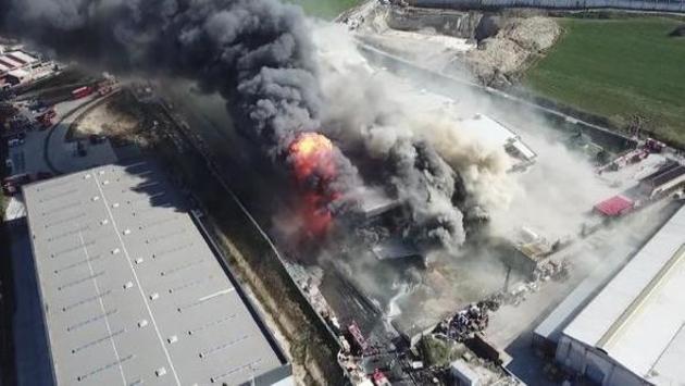 Химическая фабрика горит в Стамбуле: есть пострадавшие