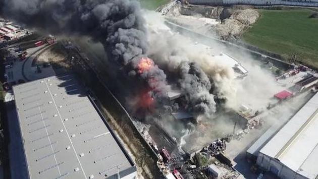 Химическая фабрика горит в Стамбуле: есть пострадавшие