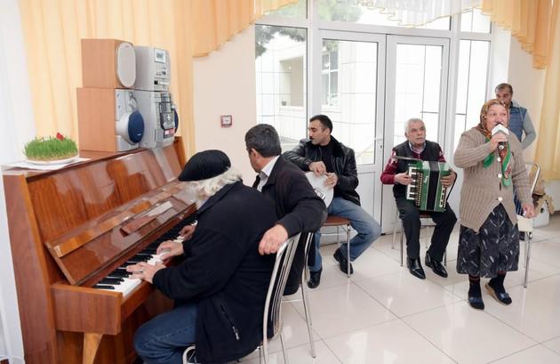 Фонд Гейдара Алиева провел праздничное мероприятие в учреждении социального обслуживания