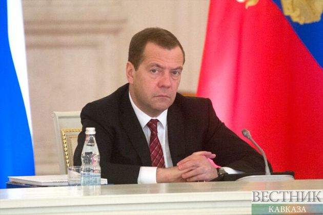 Медведев поручил Рогозину повысить эффективность развития космодромов
