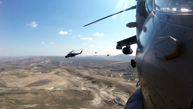 Летно-тактические занятия военных вертолетов прошли в Азербайджане