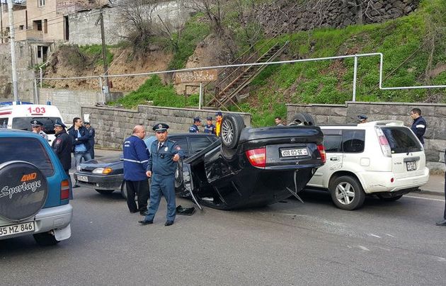 В Ереване столкнулись четыре автомобиля