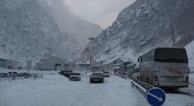 Военно-Грузинскую дорогу закрыл снег