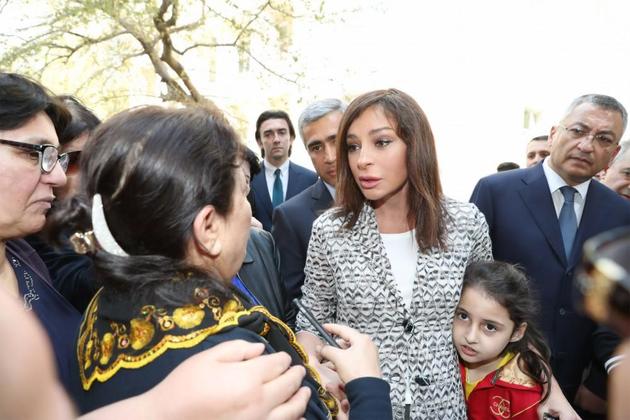 Мехрибан Алиева встретилась с вынужденными переселенцами в Баку