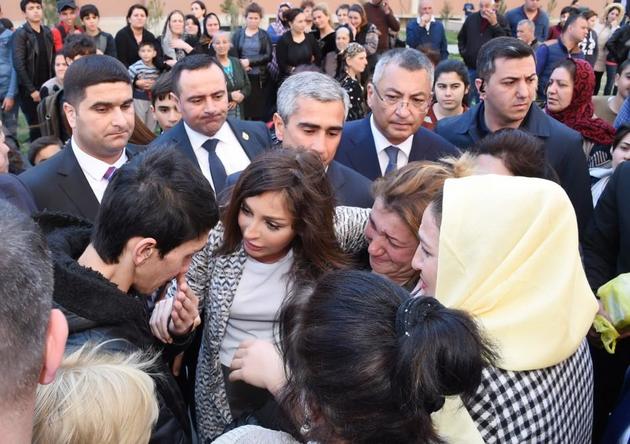 Мехрибан Алиева встретилась с вынужденными переселенцами в Баку