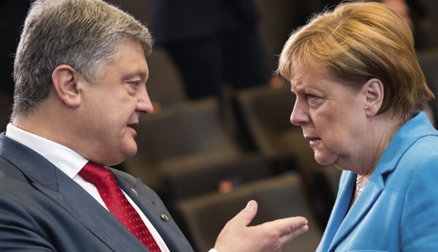 Порошенко призвал Меркель ужесточить санкции в отношении России
