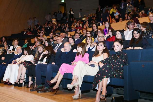 Мехрибан Алиева и Лейла Алиева посетили концерт «С любовью к Азербайджану»