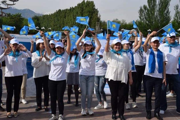 Участники выборов президента Казахстана поборются за второе место