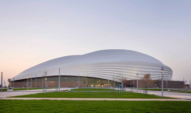В Катаре к ЧМ-2022 открыли разработанный Захой Хадид стадион