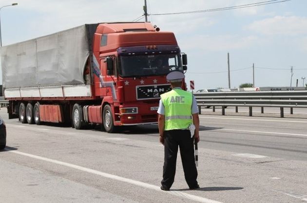 Трассу М4 "Дон" снова закрыли грузовикам в дневное время на лето