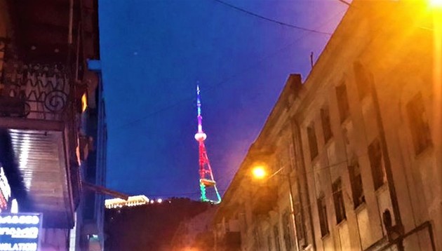 Телебашню в Тбилиси подсветили в цвета флага Азербайджана