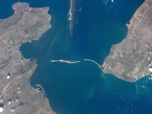Международные пловцы переплыли Керченский пролив 