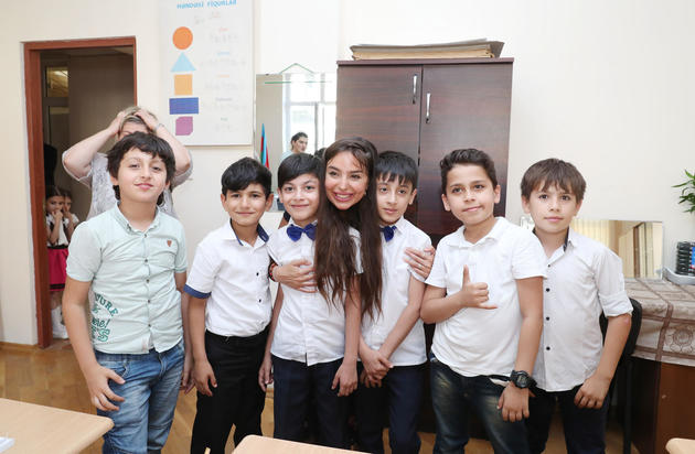 Лейла Алиева посетила школы-интернаты в Баку 