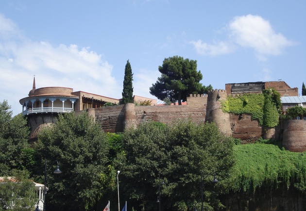 В Тбилиси на реставрацию дворца Дворца Дареджан выделят более $700 тыс