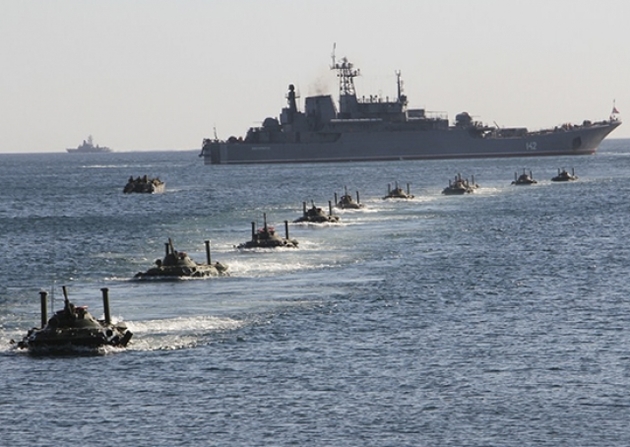 Россия приступила к учениям у кораблей НАТО в Черном море