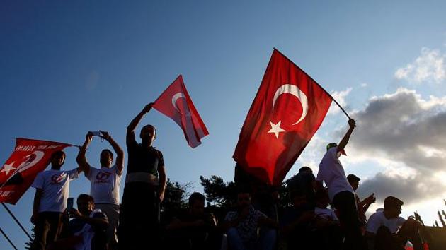 В годовщину попытки госпереворота турки ждут уступок от США