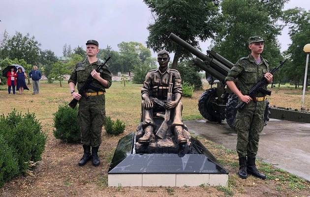 В ставропольском Зеленокумске открыли монумент погибшим сотрудникам МВД