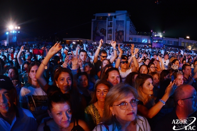 Второй день музыкального фестиваля "ЖАРА-2019": хиты 90-х и творческий вечер "Любэ"