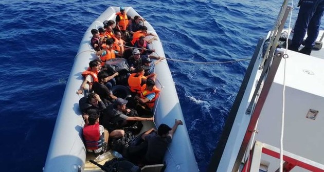Турция задержала в Эгейском море лодку с нелегальными мигрантами