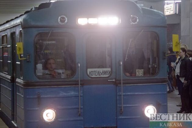 В Москве на "серой" ветке метро человек упал на рельсы 
