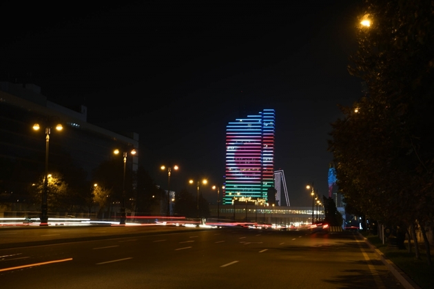 Баку окрасился в цвета флага Азербайджана