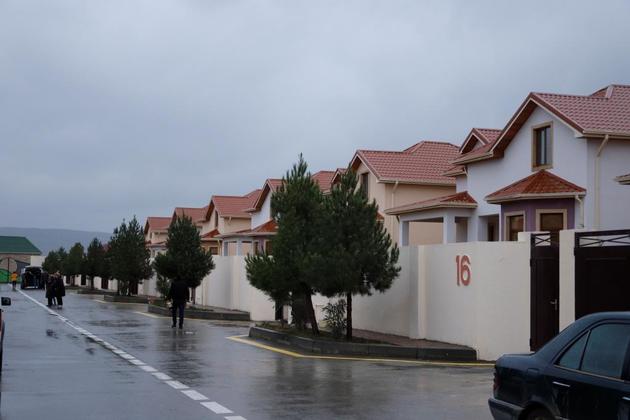 Семьи шехидов и инвалидов Карабахской войны получили десять новых частных домов в Гобу