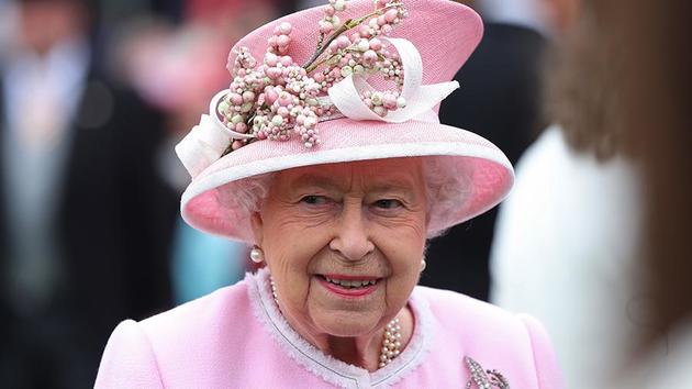 Королева Елизавета II поздравила Азербайджан с Днем Республики