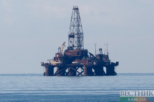 Азербайджан сократил нефтедобычу на 133,4 тыс баррелей в сутки