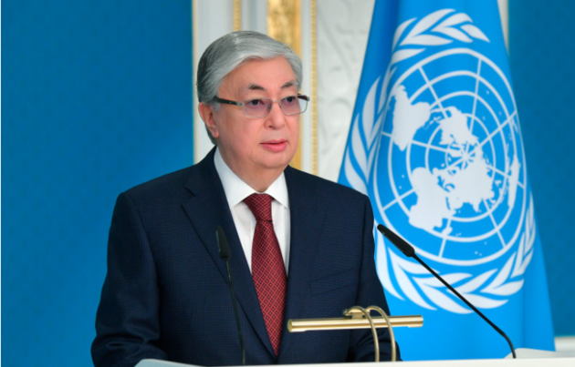 Президент Казахстана привился отечественным "Спутником V"