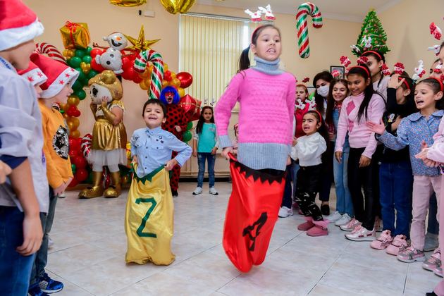 По инициативе Мехрибан Алиевой организован новогодний праздник для детей, нуждающихся в особой заботе и лишенных родительской опеки (ФОТО, ВИДЕО)