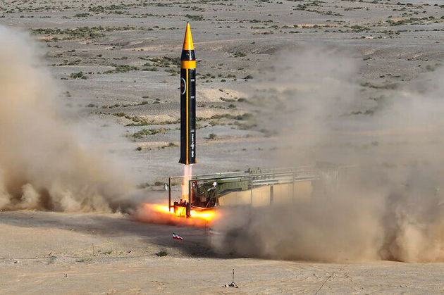 Иранские военные показали новейшую баллистическую ракету