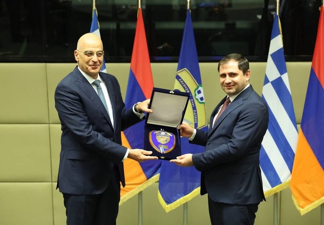 Встреча глав Минобороны Греции и Армении
