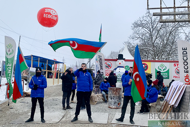 Бессрочная акция протеста азербайджанских экоактивистов на Лачинской дороге в Шуше