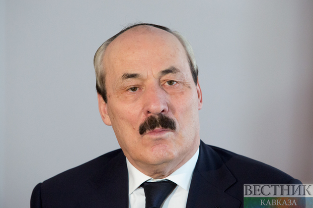Абдулатипов предложил отметить юбилей Расула Гамзатова в прикаспийских государствах 