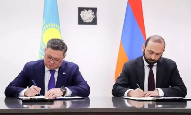 Главы МИД Казахстана и Армении Мурат Нуртлеу и Арарат Мирзоян