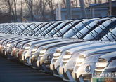 Продажи легковых машин упали почти на 60% в России