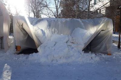 Снег раздавил металлические юрты на астанинском Арбате