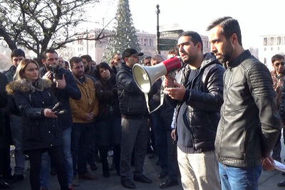 &quot;Правый руль&quot; в Армении протестует против неторопливости властей