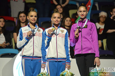 Арина и Дина Аверины завоевали &quot;золото&quot; и &quot;серебро&quot; чемпионата Европы по художественной гимнастике в Баку в упражнениях с булавами